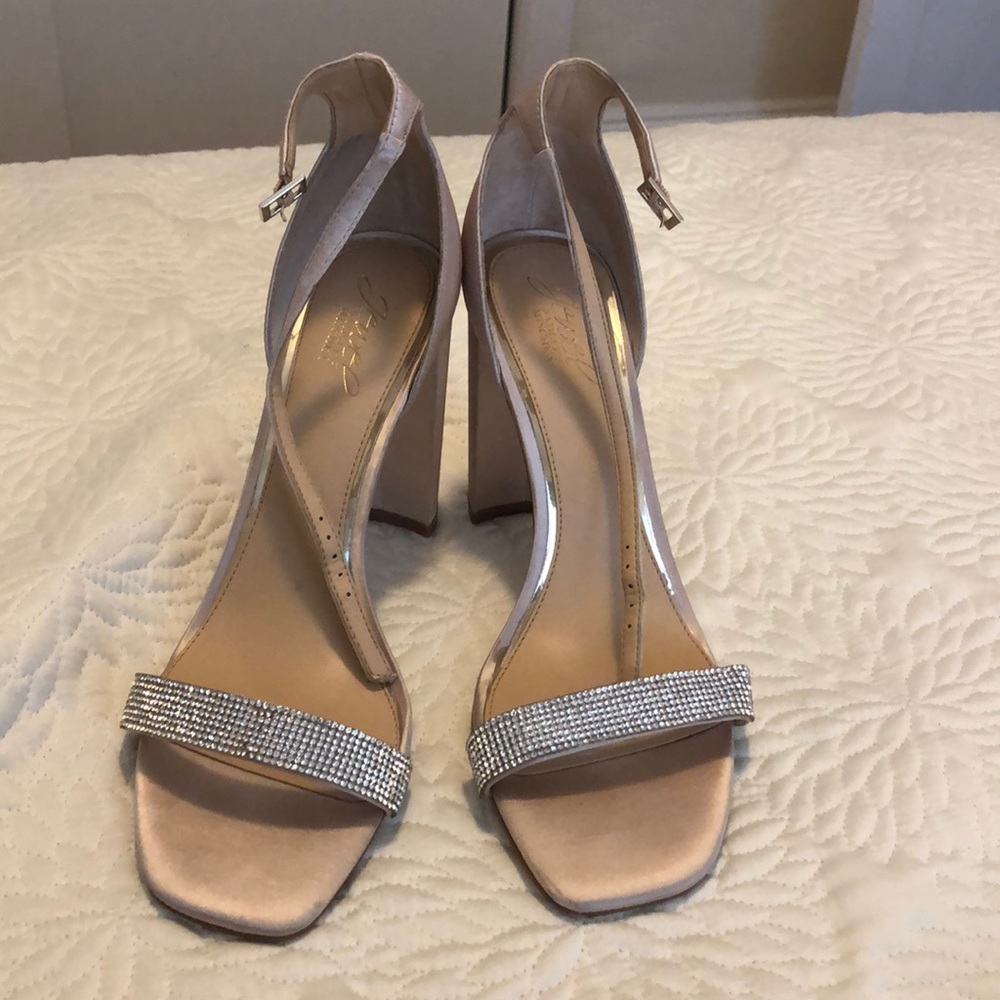 NEW Never worn Badgley Mischka Satin Rose Heels